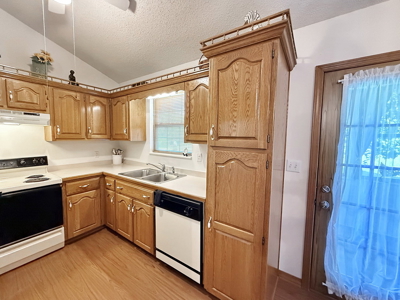 Lovely Home on Quiet Southside Cul-De-Sac in El Dorado Springs - image 12