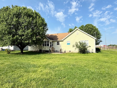 Lovely Home on Quiet Southside Cul-De-Sac in El Dorado Springs - image 32