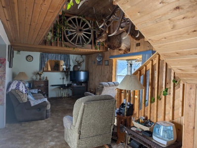 Mt 1.5 Story Home 3 Bed 3 Bath Garage/Shop Quansit Storage Deck - image 1