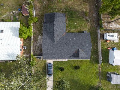 Home For Sale In The City Limits Of Live Oak Florida - image 3