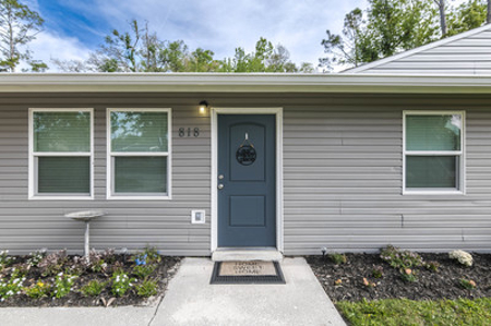 Home For Sale In The City Limits Of Live Oak Florida - image 7