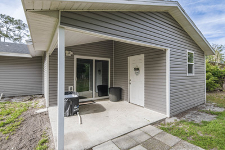 Home For Sale In The City Limits Of Live Oak Florida - image 9