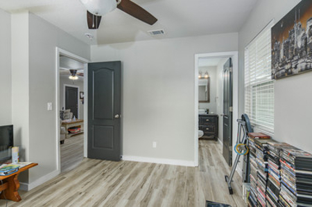 Home For Sale In The City Limits Of Live Oak Florida - image 29