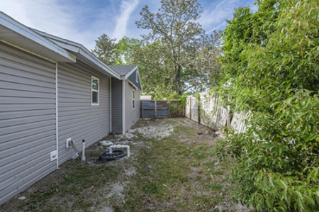 Home For Sale In The City Limits Of Live Oak Florida - image 36
