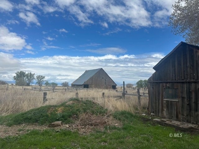 2 bedroom home on 49.70 acres in Lake City CA - image 2