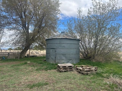 2 bedroom home on 49.70 acres in Lake City CA - image 7