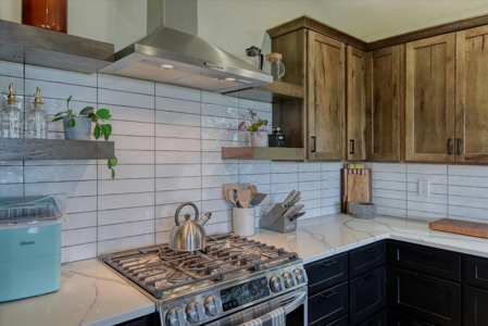 2022 Custom Lake Roosevelt Home with Views & Shop! - image 10