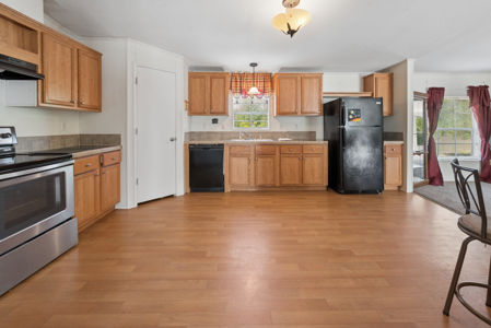 Spacious 4-Bedroom Country Home on 3 Acres for Sale in Lee, FL - image 42