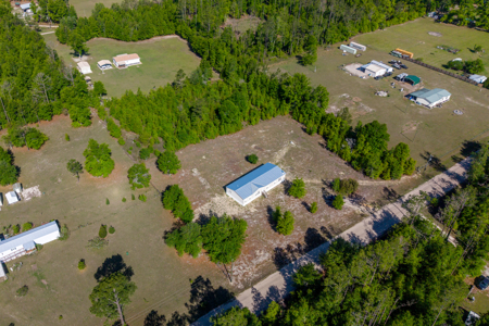 Spacious 4-Bedroom Country Home on 3 Acres for Sale in Lee, FL - image 23