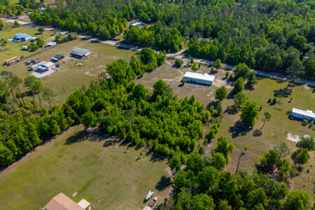 Spacious 4-Bedroom Country Home on 3 Acres for Sale in Lee, FL - image 30