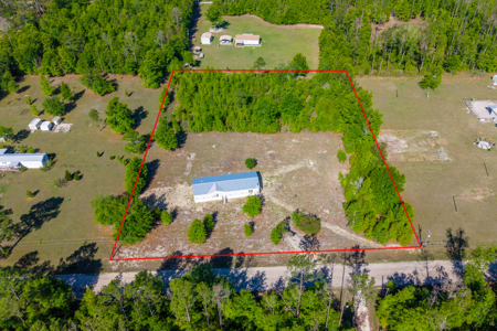 Spacious 4-Bedroom Country Home on 3 Acres for Sale in Lee, FL - image 22