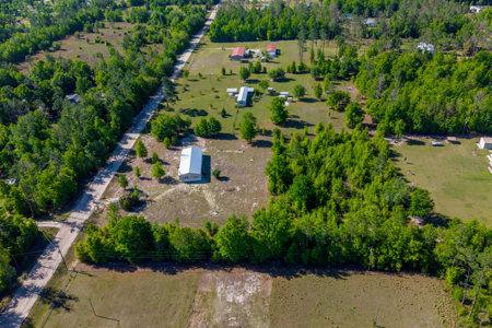 Spacious 4-Bedroom Country Home on 3 Acres for Sale in Lee, FL - image 32