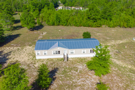 Spacious 4-Bedroom Country Home on 3 Acres for Sale in Lee, FL - image 17