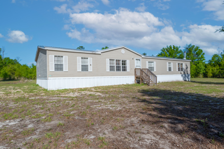 Spacious 4-Bedroom Country Home on 3 Acres for Sale in Lee, FL - image 12