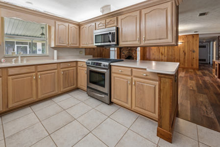 Unique 4-Bedroom Stucco Home on 2 Acres for Sale in Live Oak, FL - image 1