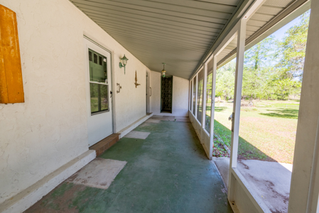 Unique 4-Bedroom Stucco Home on 2 Acres for Sale in Live Oak, FL - image 16