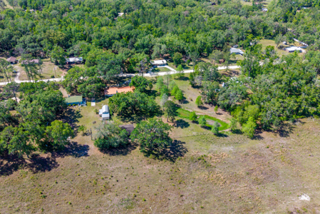 Unique 4-Bedroom Stucco Home on 2 Acres for Sale in Live Oak, FL - image 36
