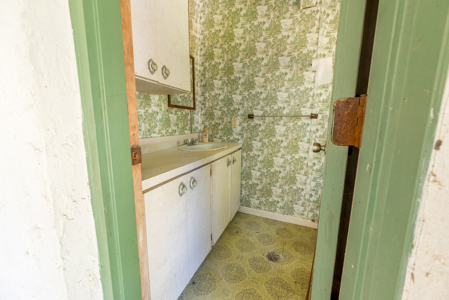 Unique 4-Bedroom Stucco Home on 2 Acres for Sale in Live Oak, FL - image 17