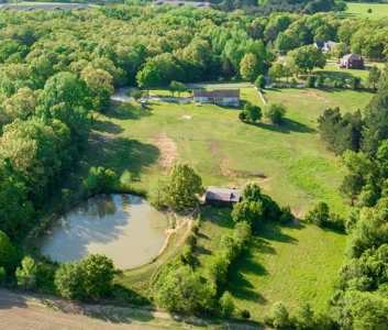Country Home With Acreage & Barn in Jonesboro AR - image 20
