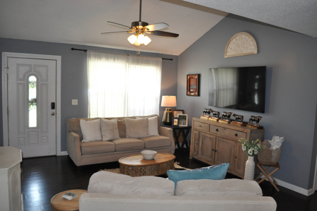 Charming Home for Sale in Platte City | Spacious Living - image 2