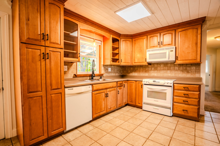 3 Bed/ 2 Bath Home with Apartment | Income Producing Property - image 7