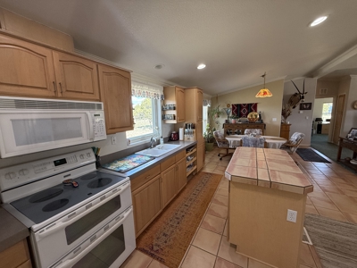 Gorgeous Home located in Fort Heron Preserve with fishing rights - image 19