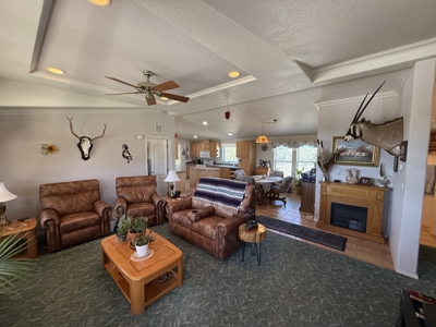 Gorgeous Home located in Fort Heron Preserve with fishing rights - image 15