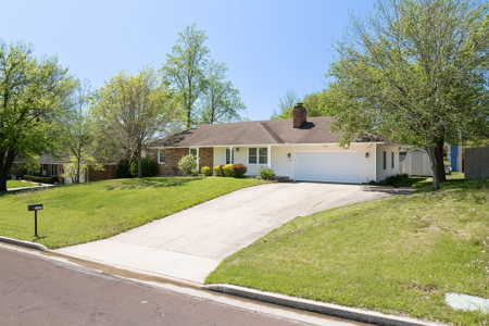 4 Bed 3 Bath in Country Club Addition! - image 2