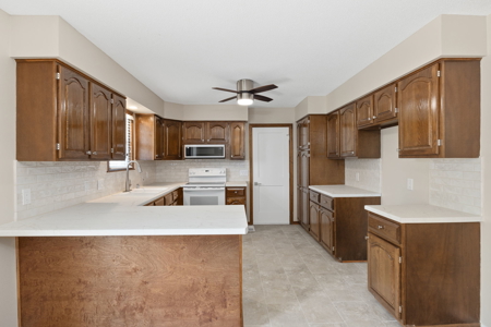 4 Bed 3 Bath in Country Club Addition! - image 11