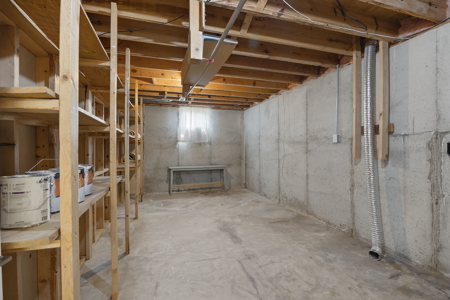 4 Bed 3 Bath in Country Club Addition! - image 27