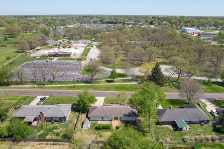 4 Bed 3 Bath in Country Club Addition! - image 6