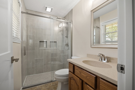 4 Bed 3 Bath in Country Club Addition! - image 17