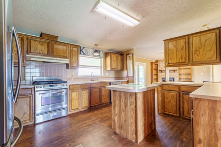 Foss Lake Property Double-Wide on 5 Acres & Shop - image 29