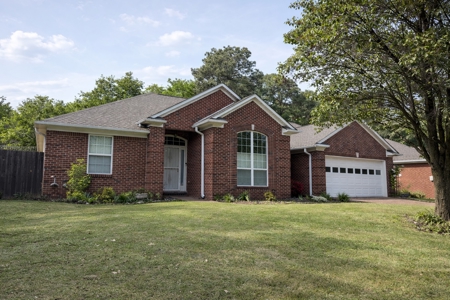 Jackson TN Home For Sale 279,000. 237 Executive Dr. - image 1