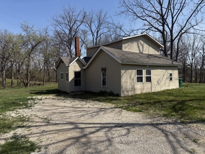 Charming Potential, Willow Springs MO. Home - Convenient Location - image 3