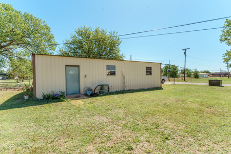 Butler, OK Home  Detached Shop & Private Well on Large Corner Lot - image 16