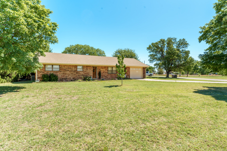 Butler, OK Home  Detached Shop & Private Well on Large Corner Lot - image 1