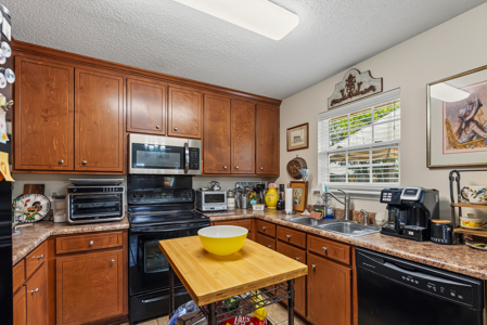 Cozy Cul-de-sac Cottage in the Heart of Leesburg, GA - image 3