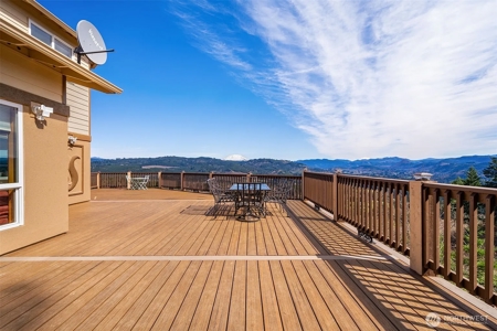 5-Acre Gated Estate with Views & ADU - image 4