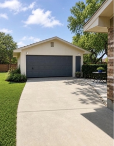 Charming home on a large lot located on an established street - image 3