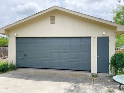 Charming home on a large lot located on an established street - image 2