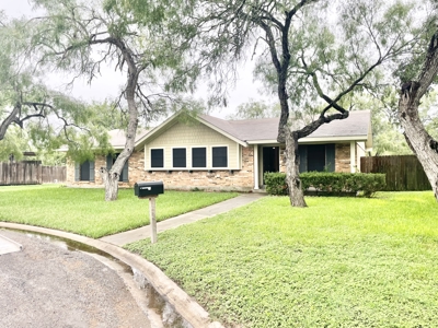 Charming home on a large lot located on an established street - image 1