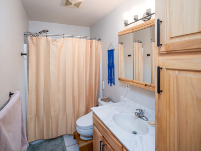 On grid solar home on acreage with privacy yet close to town - image 16