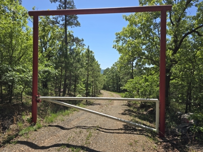 Off- Grid Cabin Adjoining National Forest - image 29