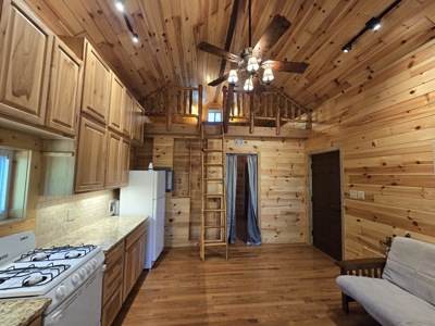 Off- Grid Cabin Adjoining National Forest - image 8