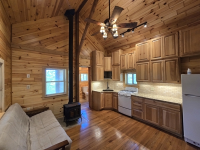 Off- Grid Cabin Adjoining National Forest - image 7
