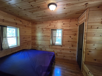 Off- Grid Cabin Adjoining National Forest - image 15