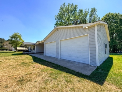 Kerr Lake Comfort: 2BR Home in the Plum Nutty Community - image 26