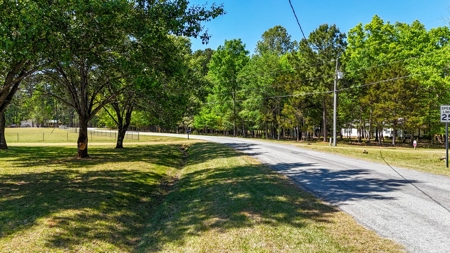 Kerr Lake Comfort: 2BR Home in the Plum Nutty Community - image 8