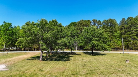 Kerr Lake Comfort: 2BR Home in the Plum Nutty Community - image 12
